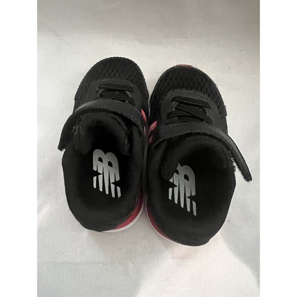 New Balance TODDLER Black/Red Size 5 - Picture 2 of 6